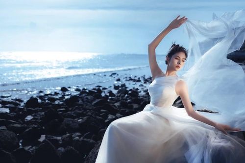 Nhan sắc Vân Trang U40, mẹ 4 con vẫn như 'tiên nữ giáng trần'
