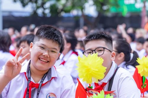 Rộn ràng bước chân nhập học của học sinh vào lớp 6