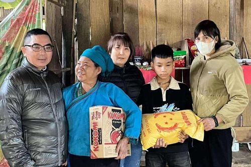 Chuyện người thầy giáo và nghìn nồi cháo nghĩa tình!