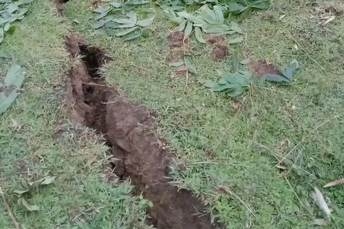 Xuất hiện vết nứt lớn tại Tuyên Quang