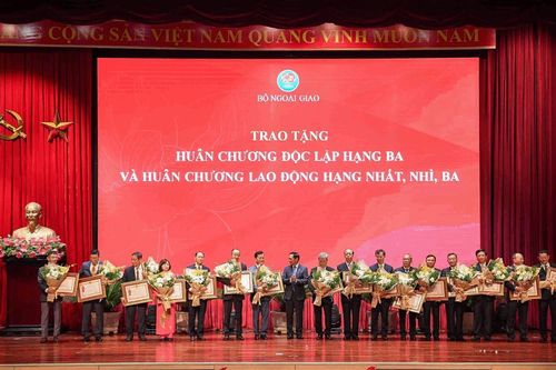 Lễ trao khen thưởng nhân kỷ niệm 80 năm ngày thành lập ngành Ngoại giao và khai mạc Triển lãm Ngoại giao Việt Nam
