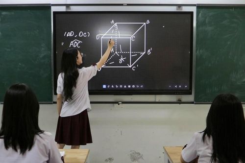 Màn hình tương tác biến giờ học thành một trải nghiệm chủ động, hấp dẫn