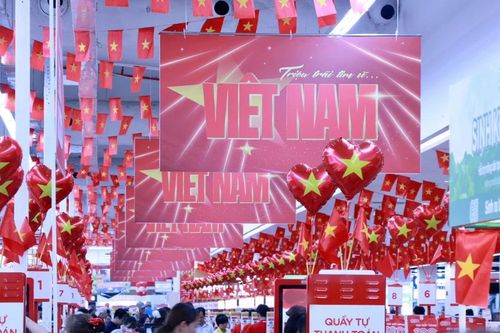 Hà Nội: Siêu thị, cửa hàng rợp cờ đỏ sao vàng dịp Quốc khánh