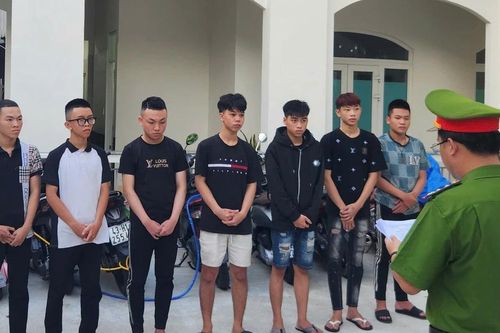 Khởi tố 7 'quái xế' vô cớ đánh mù mắt người đi đường