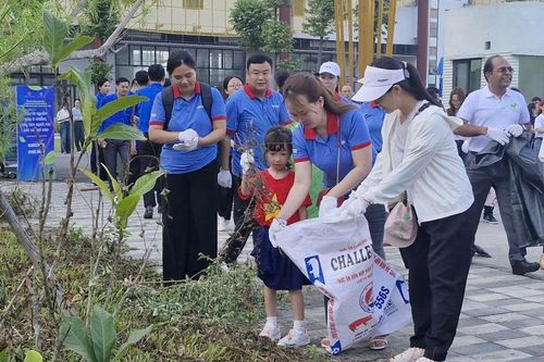 Phát động phong trào 'Toàn dân tham gia bảo vệ môi trường vì một Việt Nam sáng - xanh - sạch - đẹp'