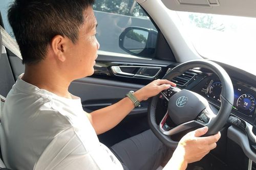 Lái xe đường dài: 'Tài già' bật mí cách đi cả ngàn cây số vẫn 'khỏe re'