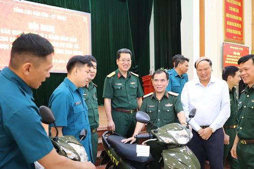 Trang bị xe mô tô 2 bánh cho các ban chỉ huy quân sự cấp xã