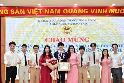 Nam sinh Hà Nội giành huy chương Olympic quốc tế ở 2 lĩnh vực khác nhau
