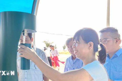 Huế ra mắt trạm nhà chờ và máy cấp nước uống miễn phí tại các bãi biển