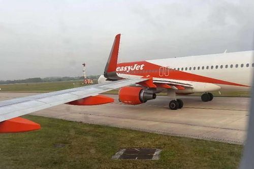 Máy bay của Easyjet gặp sự cố hy hữu khi hành khách 'cố xông vào buồng lái'