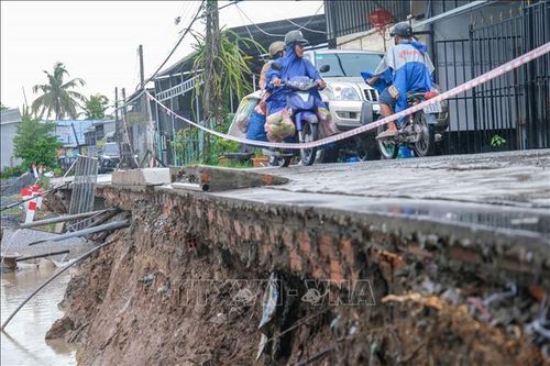 Thấp thỏm sống chung với sạt lở