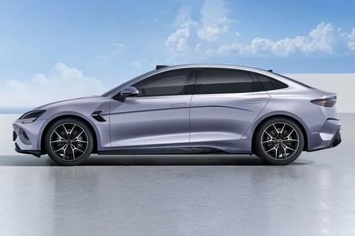 Xe sedan hạng D công suất 523 mã lực, giá gần 1,1 tỷ đồng
