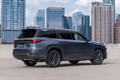 SUV 3 hàng ghế của Lexus chốt giá hơn 1,5 tỷ đồng