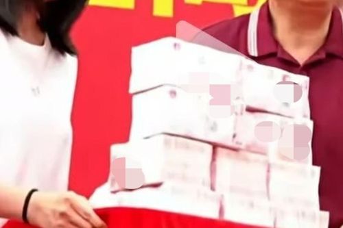 Trường học gây tranh cãi khi thưởng hơn 3 tỷ đồng tiền mặt cho học sinh đậu Đại học