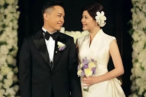 Cặp vợ chồng ca sĩ đình đám tuyên bố ly hôn sau 11 năm chung sống