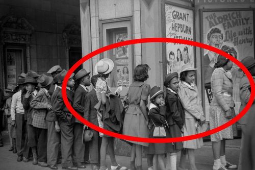 Bức ảnh năm 1941 khiến cả internet tranh cãi: Du hành thời gian có thật?