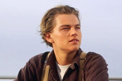 Leonardo DiCaprio gây chú ý với ngoại hình xuống dốc, biểu cảm lạ khi đi du lịch cùng tình trẻ kém 24 tuổi