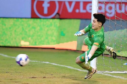 Thủ môn Trần Trung Kiên chơi quá xuất sắc