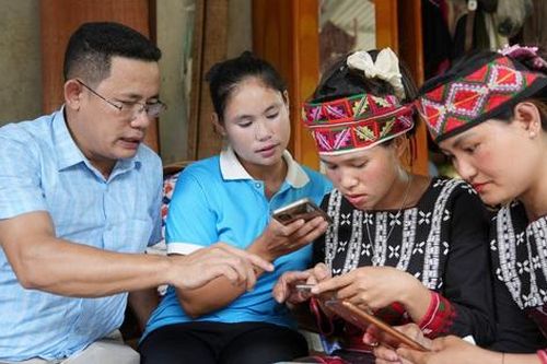 Xã Bảo Hà đưa dịch vụ công đến tận thôn, bản phục vụ người dân
