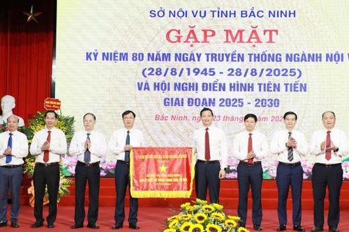 Chủ tịch UBND tỉnh dự gặp mặt cán bộ, công chức ngành nội vụ nhân kỷ niệm 80 năm Ngày truyền thống