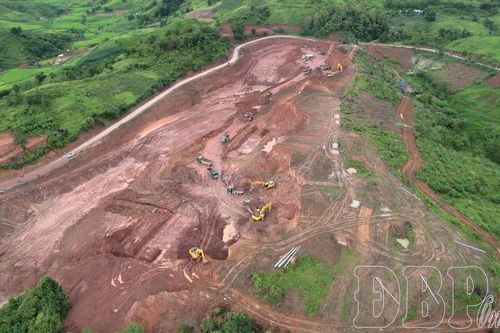 Đẩy nhanh tiến độ thi công dự án Trường liên cấp Tiểu học và THCS xã Si Pa Phìn