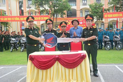 Bộ Chỉ huy Quân sự tỉnh Điện Biên tiếp nhận 90 xe mô tô hai bánh