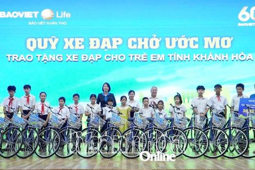 Bảo Việt Nhân thọ Khánh Hòa trao 15 xe đạp cho học sinh có hoàn cảnh khó khăn