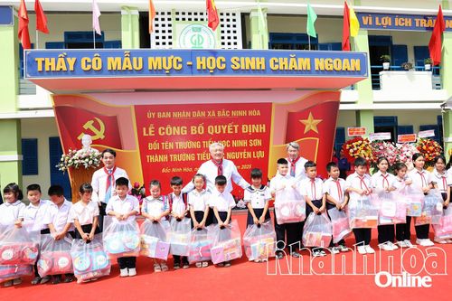 Phó Thủ tướng Thường trực Chính phủ Nguyễn Hòa Bình dự lễ công bố đổi tên Trường Tiểu học Ninh Sơn thành Trường Tiểu học Nguyễn Lựu
