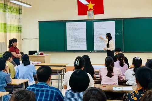 Gần 1.700 cán bộ quản lý, giáo viên cấp THPT được bồi dưỡng chuyên môn