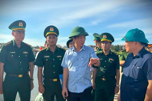 Phó Chủ tịch Thường trực UBND tỉnh Hoàng Nam kiểm tra công tác phòng chống bão số 5