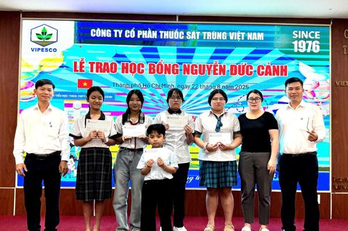 Thắp sáng ước mơ từ những suất học bổng Nguyễn Đức Cảnh