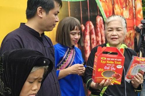 Lạng Sơn: Chủ tịch xã livestream bán na đặc sản Chi Lăng