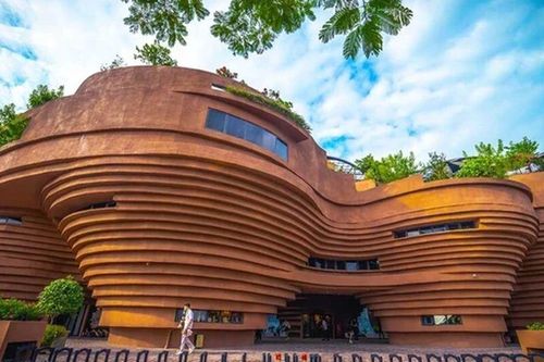 Sức hút khó cưỡng từ Làng gốm Bát Tràng 700 tuổi: Giới trẻ 'check-in' rộn ràng, khách Tây mê mẩn