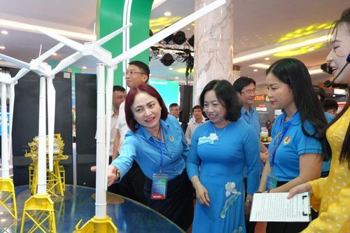 Triển lãm 'Hành trình sáng tạo - Khát vọng vươn mình'