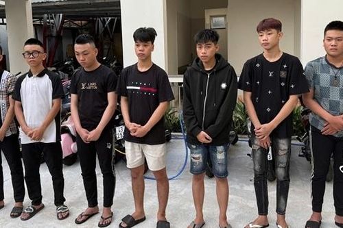 Khởi tố, bắt tạm giam nhóm côn đồ vô cớ đánh thiếu niên mù mắt