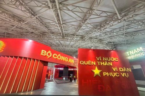 Hoành tráng và tự hào Triển lãm 'Công an nhân dân - 80 năm Vì An ninh Tổ quốc, vì hạnh phúc nhân dân'