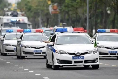 Ý thức nhường đường cho đoàn xe ưu tiên
