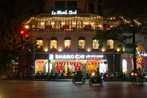 Cơ sở ăn uống rộn ràng đón khách dịp Quốc khánh