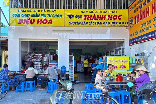 Hơn 1.000 suất ăn chay miễn phí cho bệnh nhân nghèo