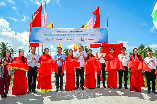 Bí thư Tỉnh ủy Nguyễn Hồ Hải dự khánh thành cầu Kênh Cơi Ba