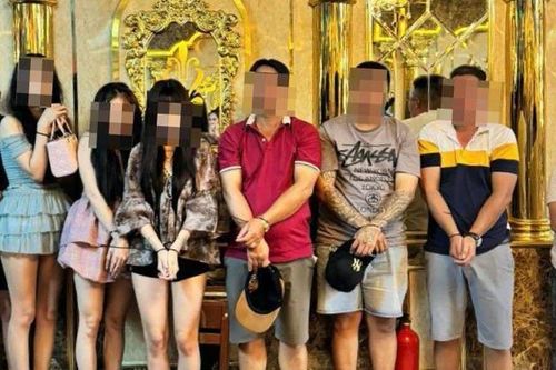 Cảnh sát ập vào quán karaoke ở Phú Quốc, bắt quả tang 23 nam thanh nữ tú làm chuyện động trời