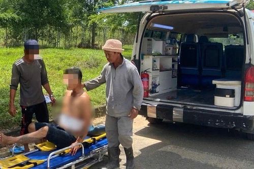 'Đâm nhầm, cho xin lỗi'! - hai gã đàn ông bí ẩn buông câu nói lạnh lùng khiến người đàn ông chịu nhát dao oan nghiệt, ôm bụng trong đau đớn