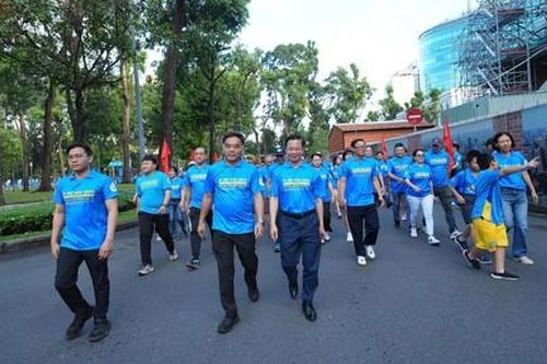 TPHCM: Gần 2.000 người đi bộ hữu nghị mừng 80 năm Ngoại giao Việt Nam