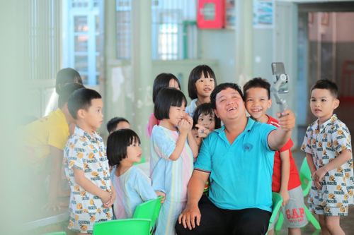 Hành trình hơn 10 năm 'ăn cơm nhà, làm việc thiện' của nhiếp ảnh gia trẻ xứ Huế