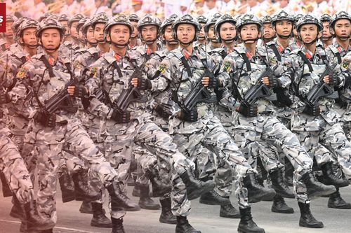 Từ AK-47 huyền thoại đến STV-380 của 43 khối lực lượng vũ trang tại A80