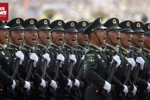 Hé lộ bí quyết đi đều tăm tắp của chiến sĩ diễu binh Trung Quốc