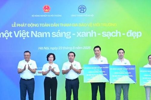 Toàn dân chung tay vì một Việt Nam sáng - xanh - sạch - đẹp
