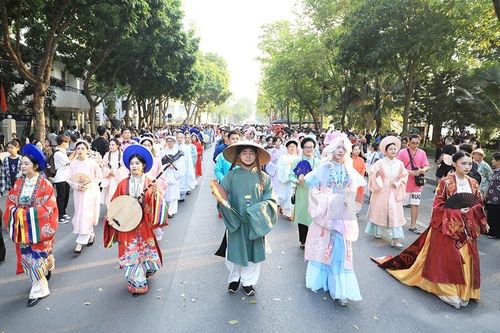 PGS.TS Bùi Hoài Sơn, Ủy viên chuyên trách Ủy ban Văn hóa và Xã hội của Quốc hội:Phát triển Thủ đô phải gắn với hạnh phúc của nhân dân
