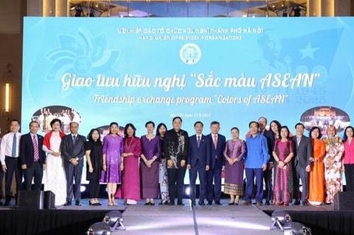 Rực rỡ sắc màu giao lưu hữu nghị ASEAN