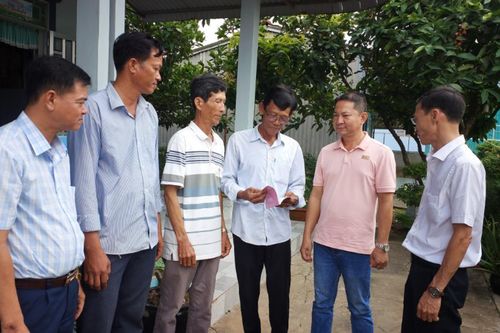 'Ngày thứ 7 tình nguyện': Hỗ trợ người dân giải quyết thủ tục hành chính